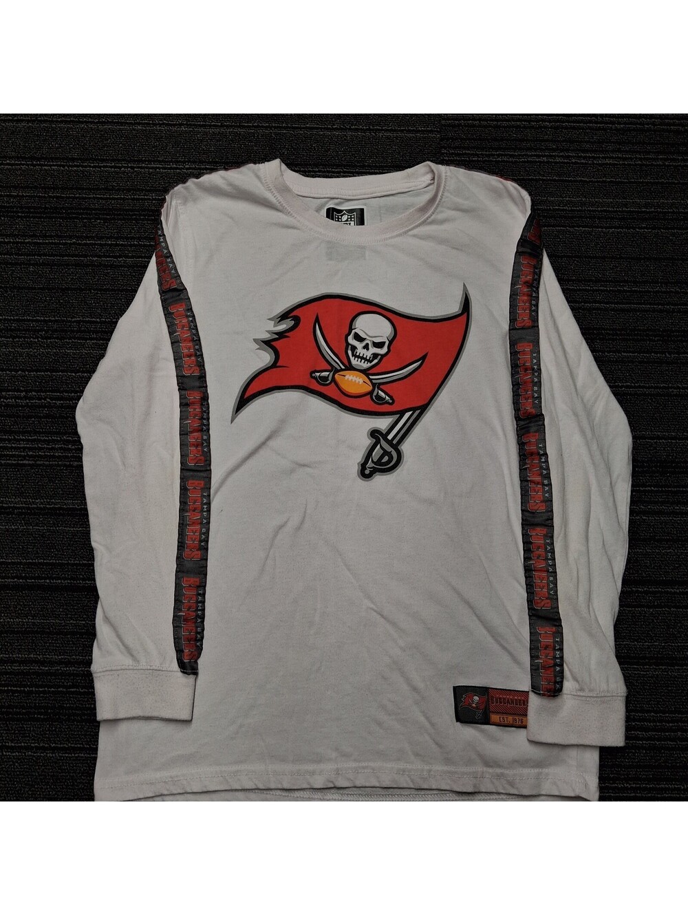 Tampa Bay Buccaneers NFL Team Apparel Youth L 14-16 Long Sleeve Shirt White